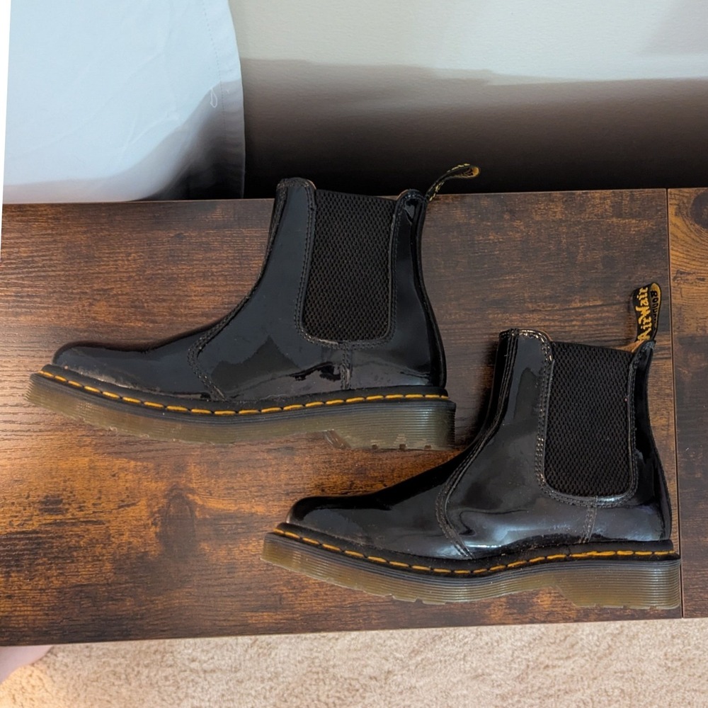 Dr. Martens 2976 Black Patent Lamper Chelsea Boots Women 6 US L EU 37 UK 4 - Picture 7 of 9